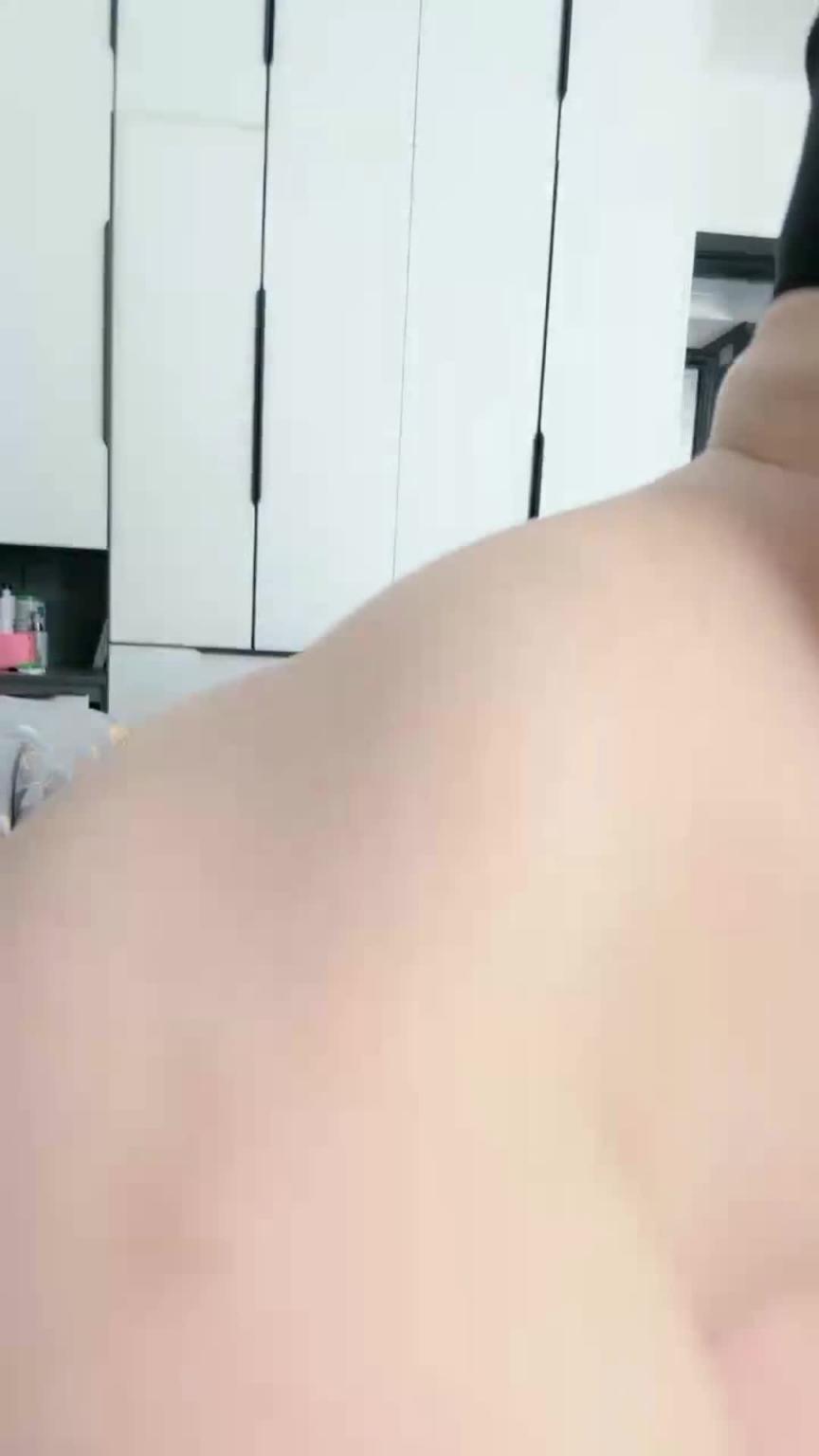 【最新自录-北京名媛圈女神下海捞金】据说操一次逼要5K，蜜桃臀好身材 预览截图 9