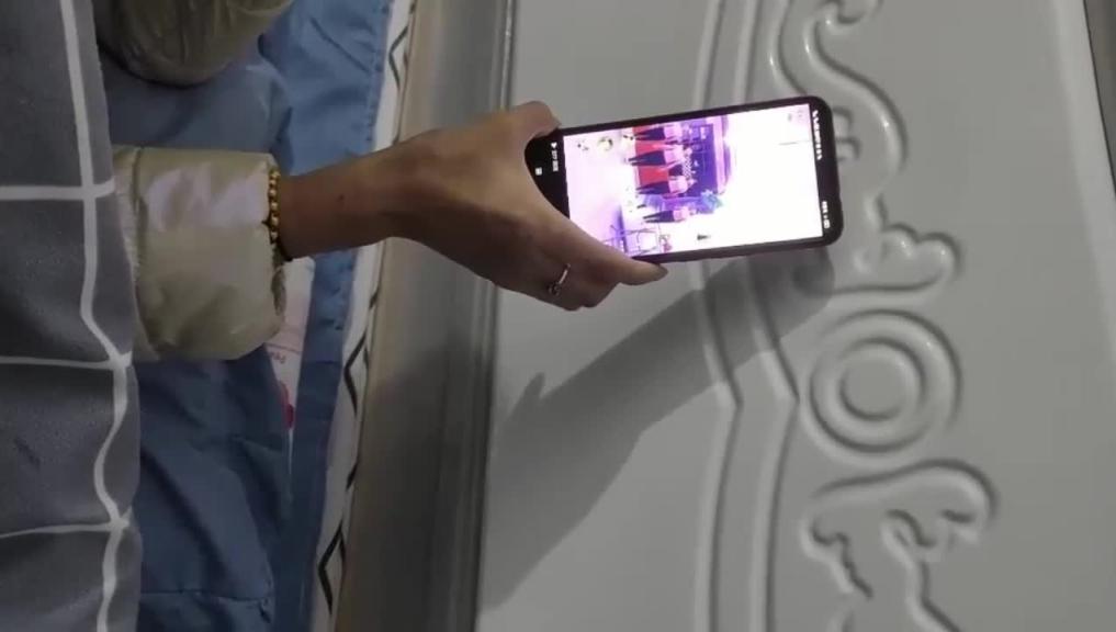 变态女婿。老婆跟丈母娘同床交替，含煳其辞老B野润滑 预览截图 1
