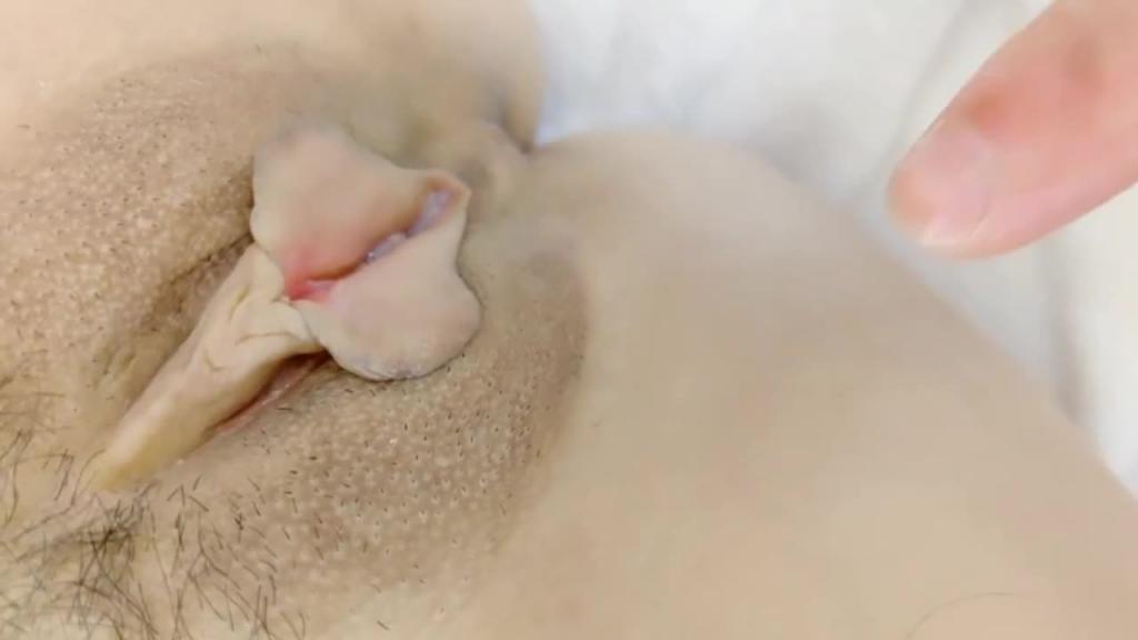 【女同性恋道具盛宴】双头假鸡巴两逼一起插!两妹子用一根鸡巴相互插! 预览截图 9