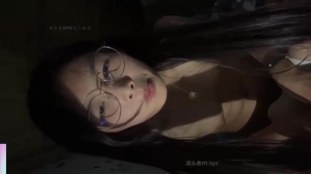 【真实自拍】清纯女大学生宿舍直播自慰 预览截图 8