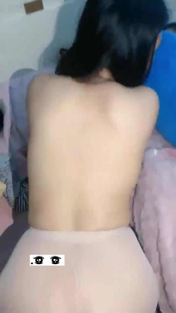 真实农村留守少妇当着双胞胎儿子面和小叔子偷晴,边吃儿子鸡巴让儿子捏奶边被操,儿子装睡小鸡都硬了。 预览截图 5