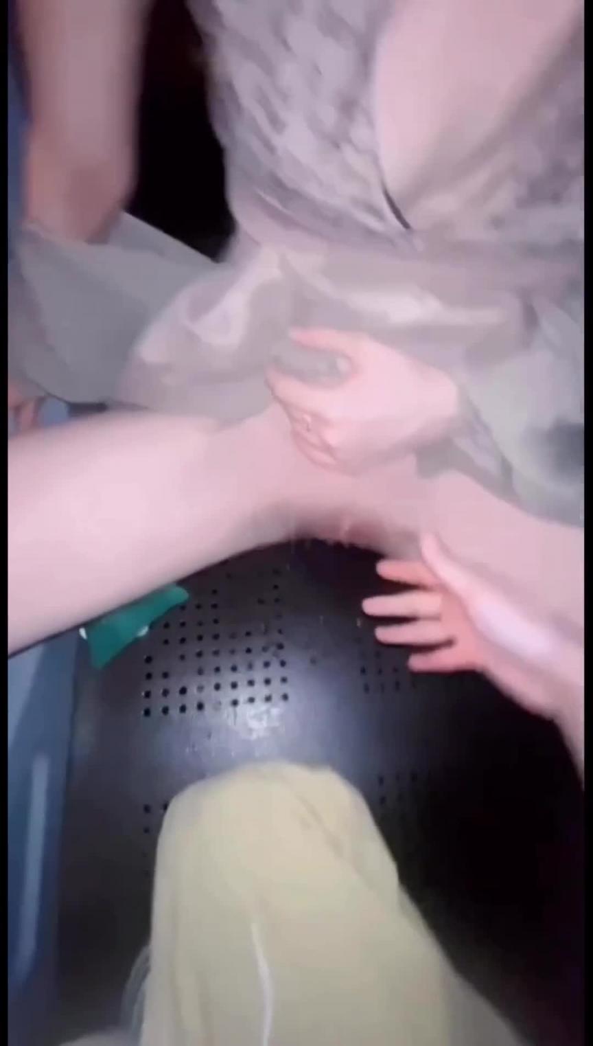酒吧蹦迪后野战喷水,逼好干净 预览截图 9