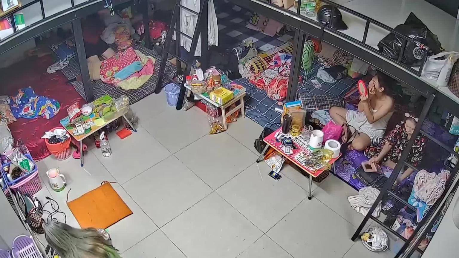 【监控破解】2/2淫窝据点性感的肚兜巨乳 预览截图 4