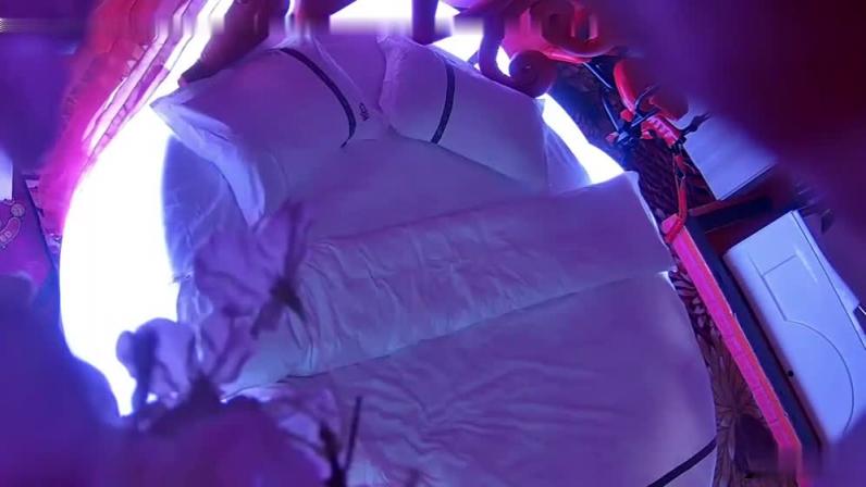 酒店偷拍百年难得一见的女同性恋开房做爱完整版 预览截图 1