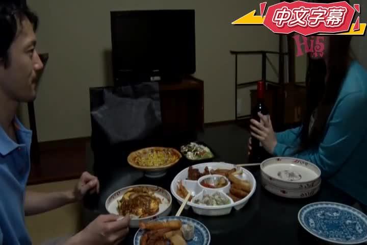 女旅汤 和中年大叔们酒池肉林乱交 JOHS-017 预览截图 12