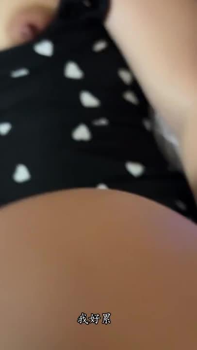 【乱伦】老爸外出喝酒,畜生儿子半夜爬上老妈的床 预览截图 10