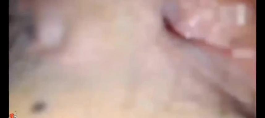 【青岛母子乱伦】,恋母儿子趁妈妈睡着偷偷插入,妈妈不好意思假装睡醒任其玩弄 预览截图 5