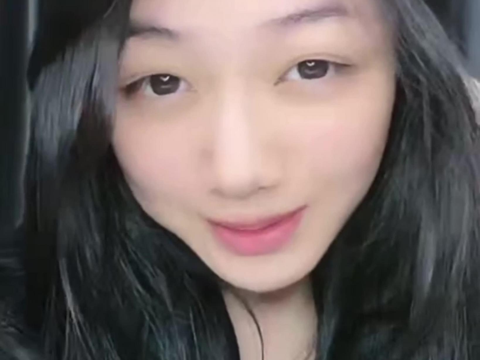 女神主动乳交吃鸡 预览截图 4