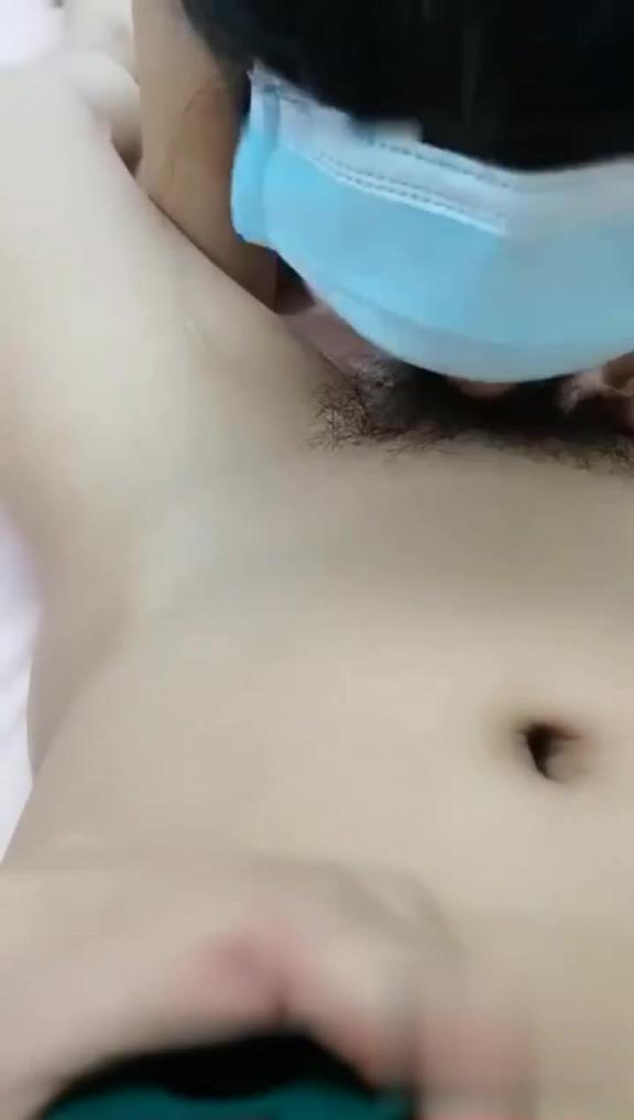 嫂子帮小叔子介绍对象小叔子精虫上脑忽悠到卧室上下齐手把嫂子给强奸了嫂子激烈反抗黑丝都撕烂了 预览截图 11