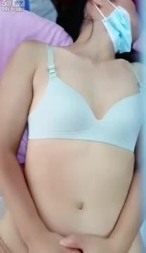 （破处实录）高中生破处全过程口交鸡巴很乖巧真实爸爸的好女儿鸡巴一桶就流血了 预览截图 4