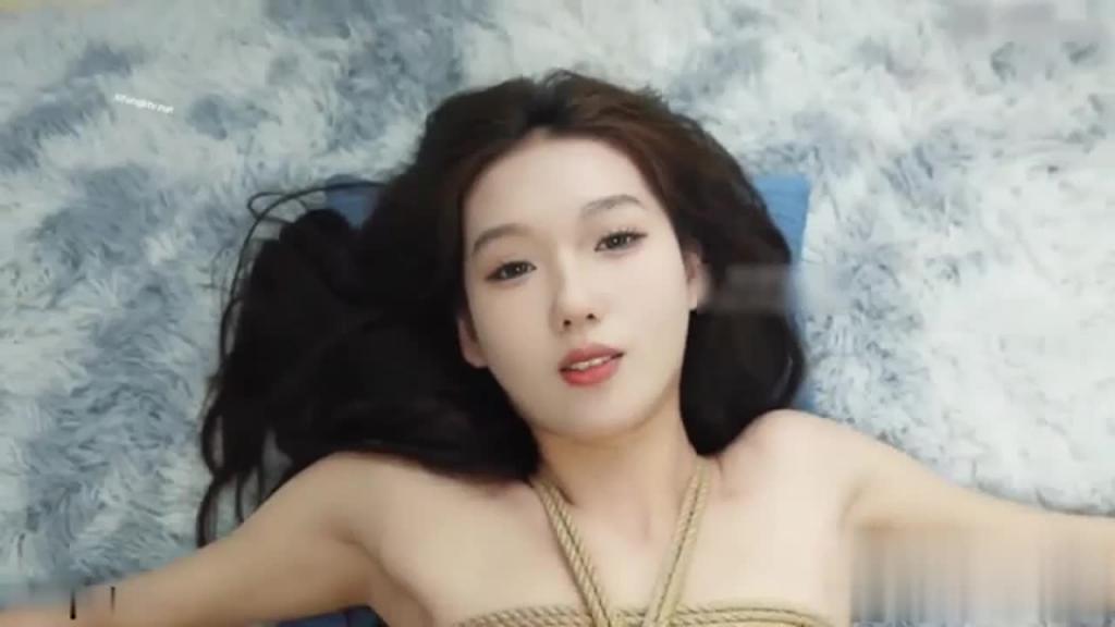 超级稀有资源重磅推荐超美小脸女神模特-灵灵演技特别好美腿丝袜蜜臀被调教欲仙欲死 预览截图 1