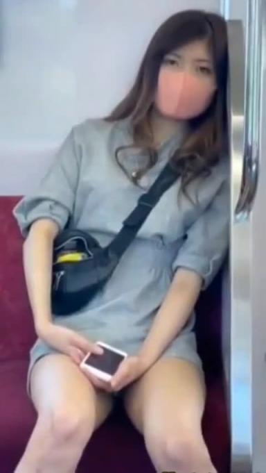 电车抄底身材极品美少女 预览截图 9