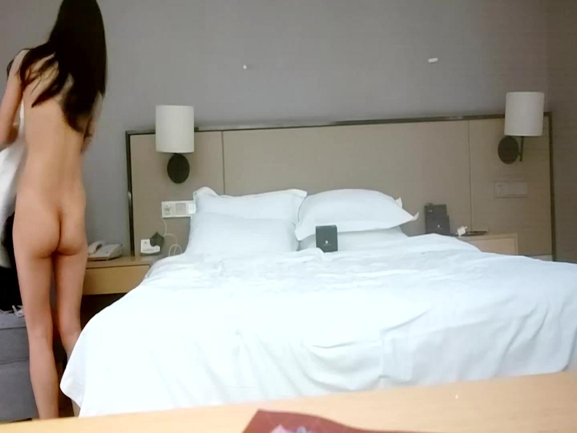 【利哥探花】3/3 清秀00后外围女神,胸大腰细数完现金激情开操连干两炮 预览截图 12