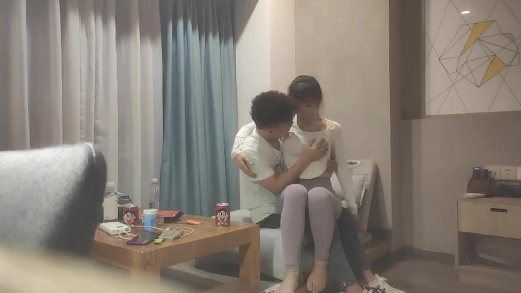 约操大胸兼职人妻,你这逼里有味儿,是咸的对吗? 预览截图 2