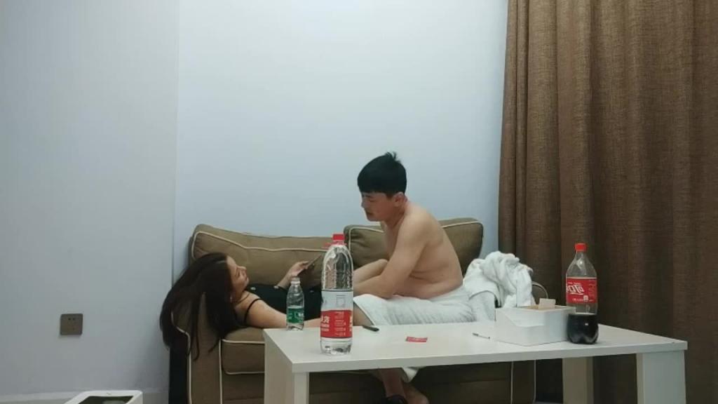 专业良家收割机,人妻猎手,【爱情故事】,约炮奔现,爱偷情的漂亮小少妇,喜欢这种刺激的感觉,嗷嗷叫得震天响好刺激啊 预览截图 2