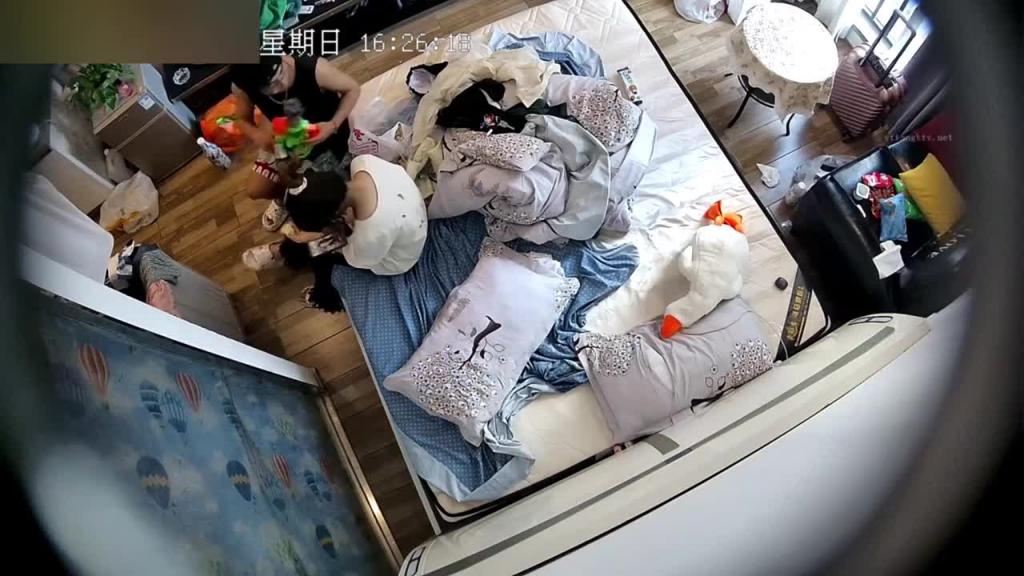 《监控破解》极品传媒大学大奶女神,跟男友啪啪,多姿势多角度 预览截图 1