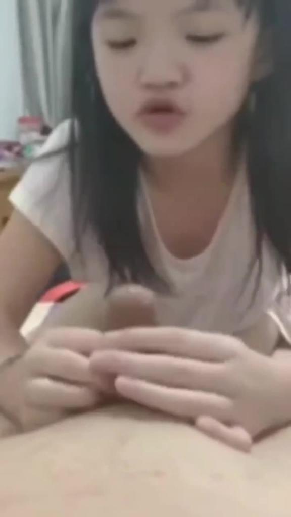 骗妹妹吃肉棒 预览截图 5