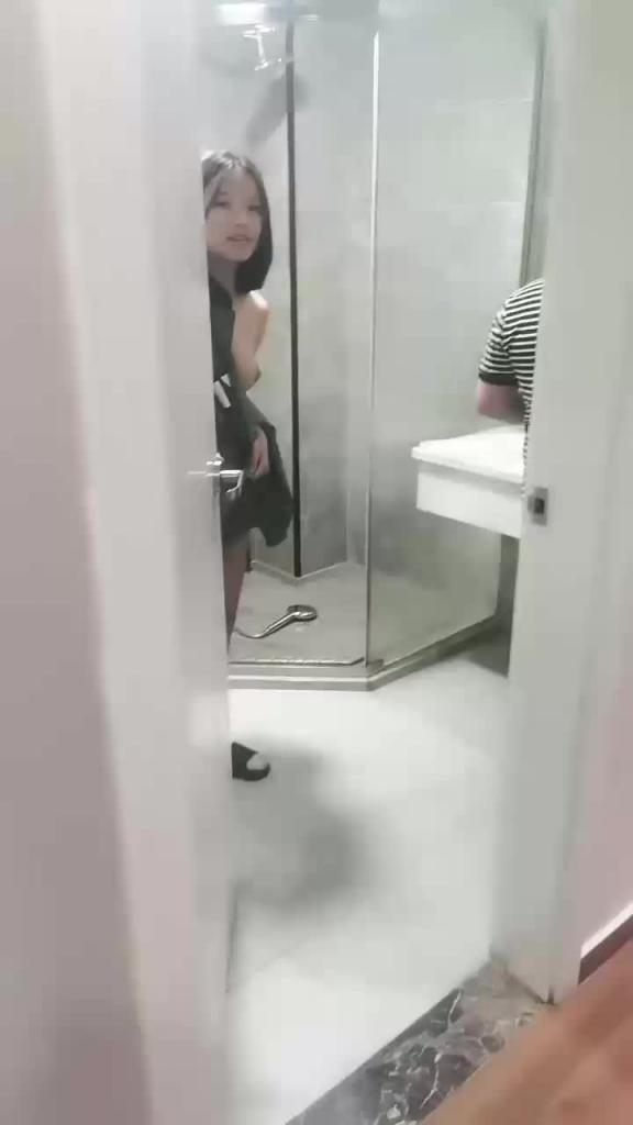 破处福建高一学生妹超级粉嫩 一线天馒头穴 很是紧有流血 是真享受啊！！ 预览截图 6