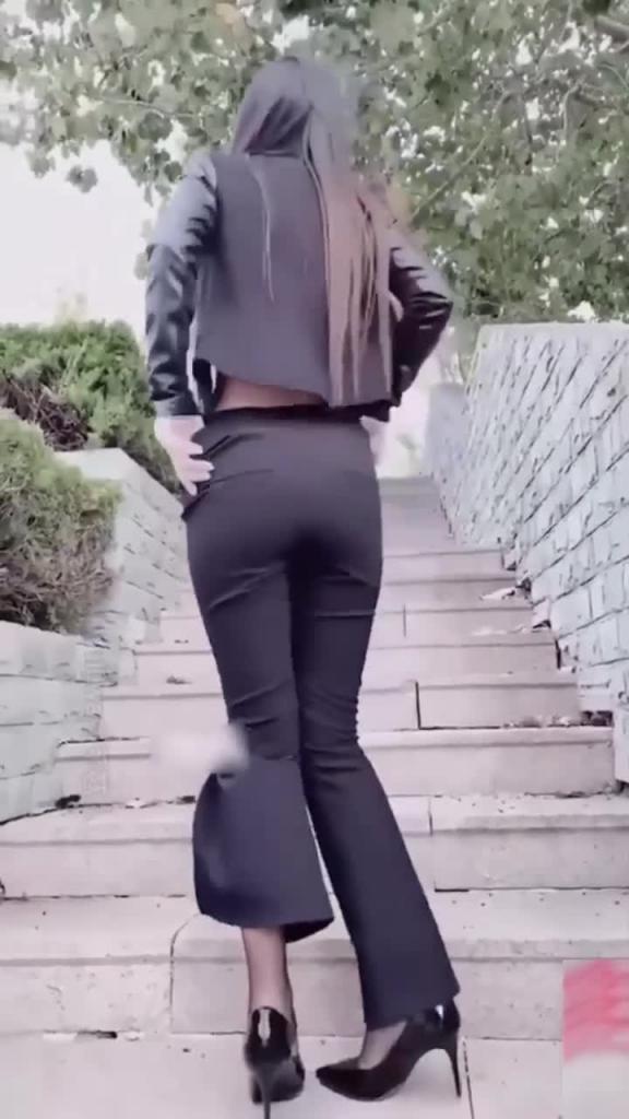 2性感网红在街头各种露出! 预览截图 4