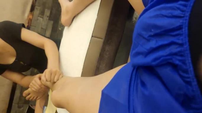 【福利】会所第一漂亮女技师太可惜了，居然被中年大叔给上了 预览截图 1