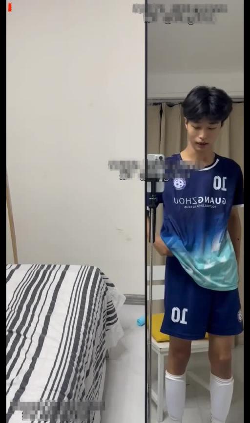 【免费】自恋白袜足球小帅,自拍极品大鸡巴喷射 预览截图 1