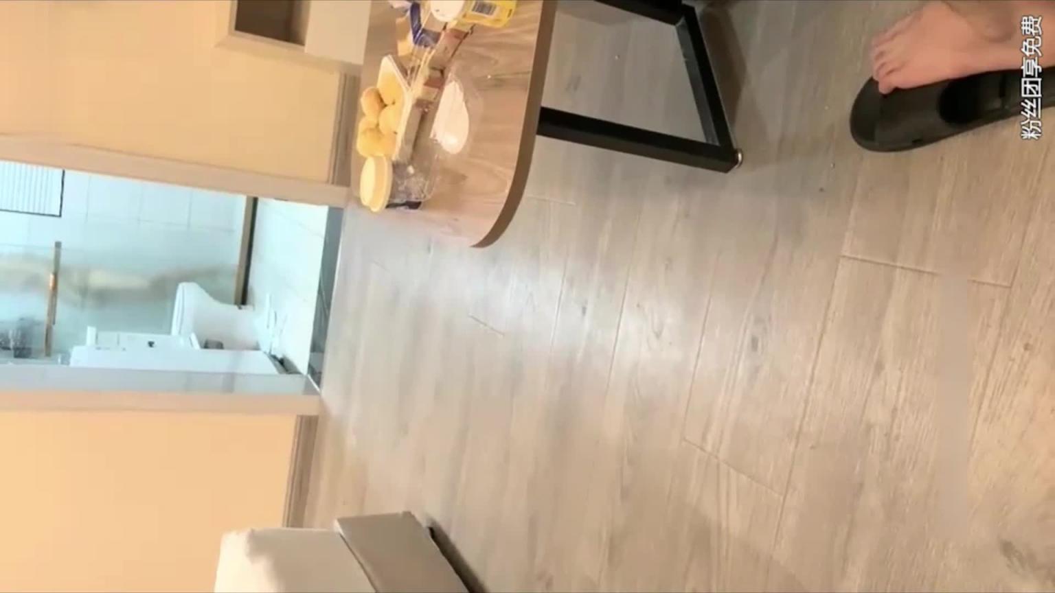 青春少女讲话很秀气,首秀被迫场精液 预览截图 12