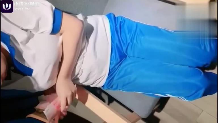 【真实破处】学生初夜开苞破处,极品白虎处女膜清晰可见 预览截图 1