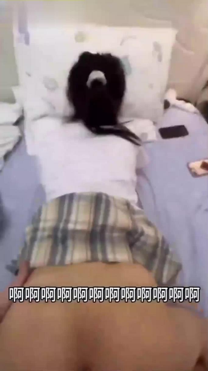 身材苗条漂亮JK学生妹 在家被大鸡吧无套输出内射 这蜜桃臀操起来是真的棒 预览截图 7