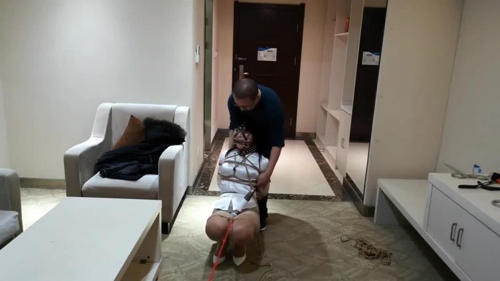 虐中国女奴🇨🇳逼逼走钢丝😓酒店召妓调教SM虐待调教 预览截图 9