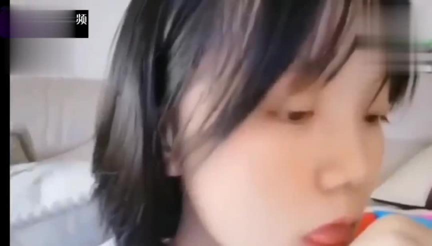 初三女孩[张小雅]网红梦，自拍玩b视频泄密 预览截图 1