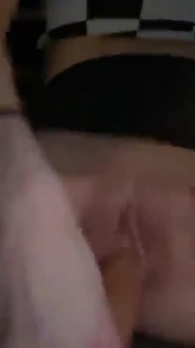 白晰美乳女神户外露出超市商场公 预览截图 3