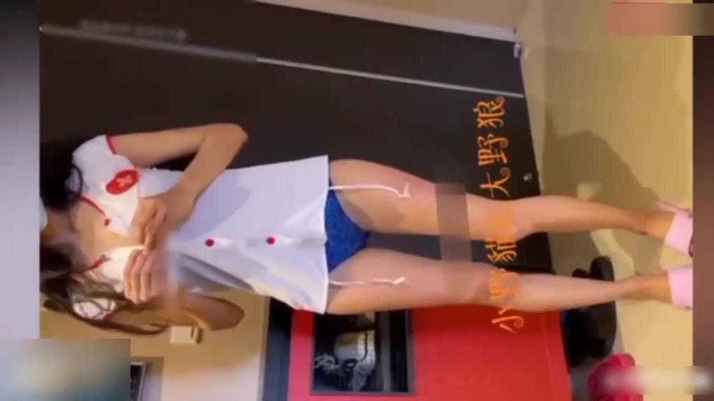 【网红爆料】台湾网红美少妇[高雄小野猫]人瘦奶大1/2 预览截图 12