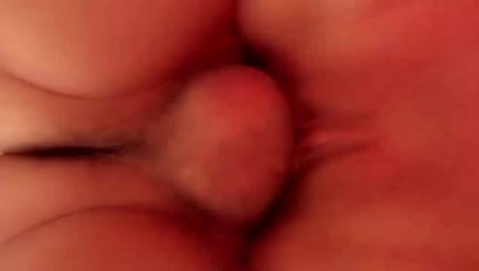 美乳少妇住酒店勾搭服务生小哥，白丝高跟第一视角无套啪啪口爆吞精！ 预览截图 6
