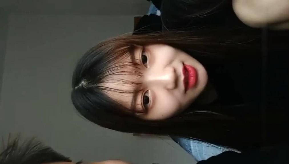 【福利】姐弟乱伦00后亲姐姐趁爸妈不在家，姐弟两互摸乱搞无套输出内射 预览截图 12