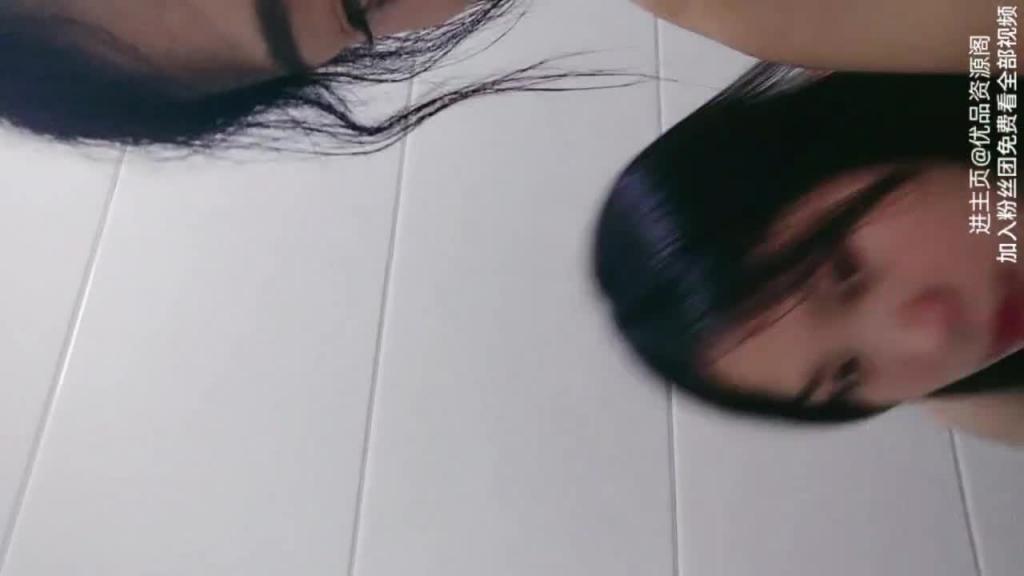 2【甜美大学生风骚好姐妹】双女百合揉奶玩逼看特写,抱在一起舌吻好骚,精彩又刺激 预览截图 4