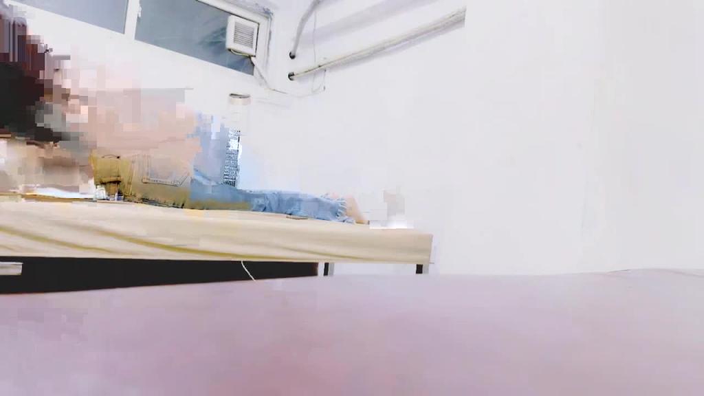 盲人按摩啊！少妇勾引这个大叔？还在线偷拍？ 预览截图 1
