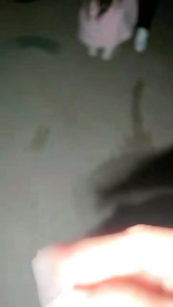 两个骚女深夜驾车户外！没穿内裤塞着跳蛋！蹲着野外尿尿，深喉插嘴吐了，翘起屁股摸穴后入 预览截图 6