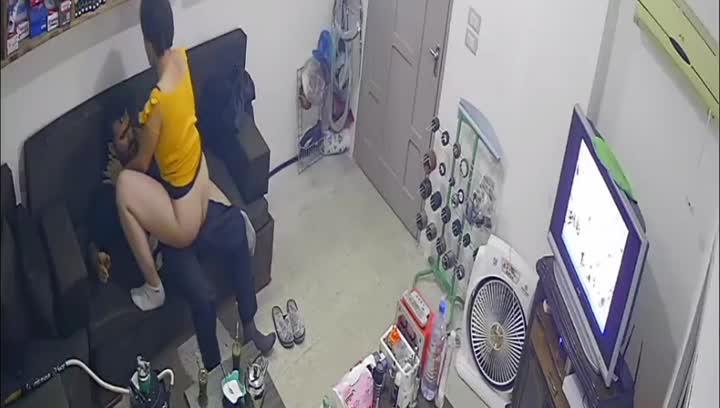 办公室监控偷拍老板娘把员工的鸡巴压弯 预览截图 11