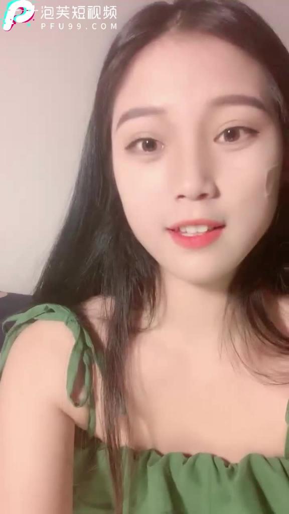 大学甜美学妹！撩起衣服贫乳，骚穴特写，翘起屁股摇摆 预览截图 1