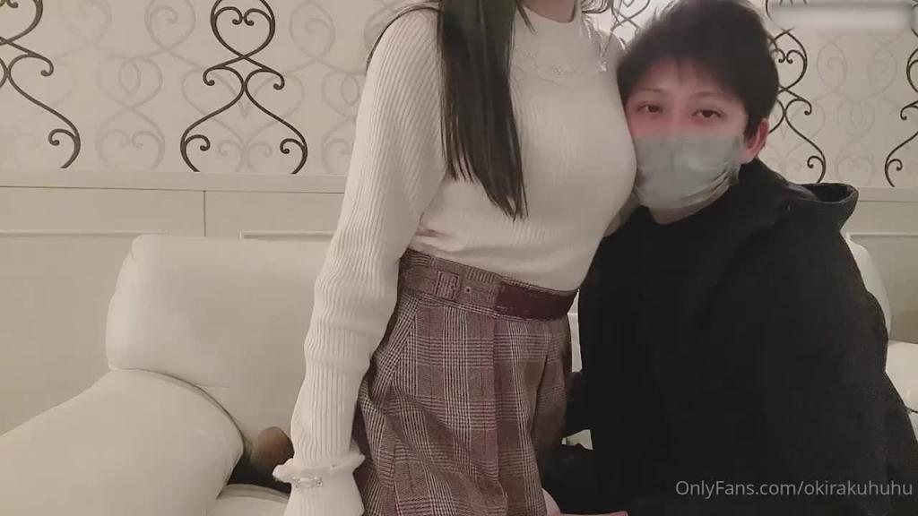 [OF]  OKIA 在沙发上妹妹主导的做爱 预览截图 2