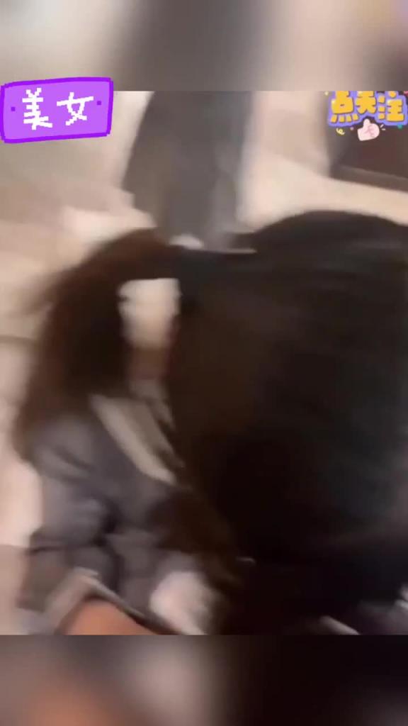 【极品骚货】顶级双马尾萝莉边口边狗叫,没草就开始发情 预览截图 9