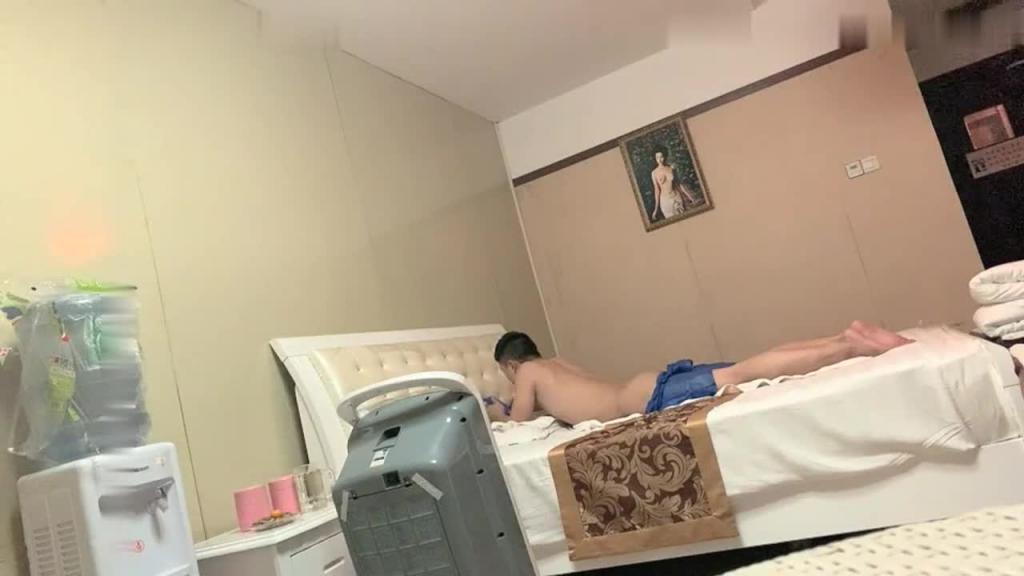【推拿按摩温泉洗浴中心】大奶白嫩美女技师身材火辣 预览截图 1