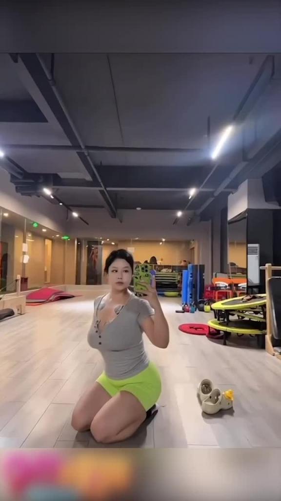 独家曝光!抖音南宁大奶网红 针多鱼 浴室自拍蹂奶视频流出 纹身实锤本人无疑! 预览截图 4