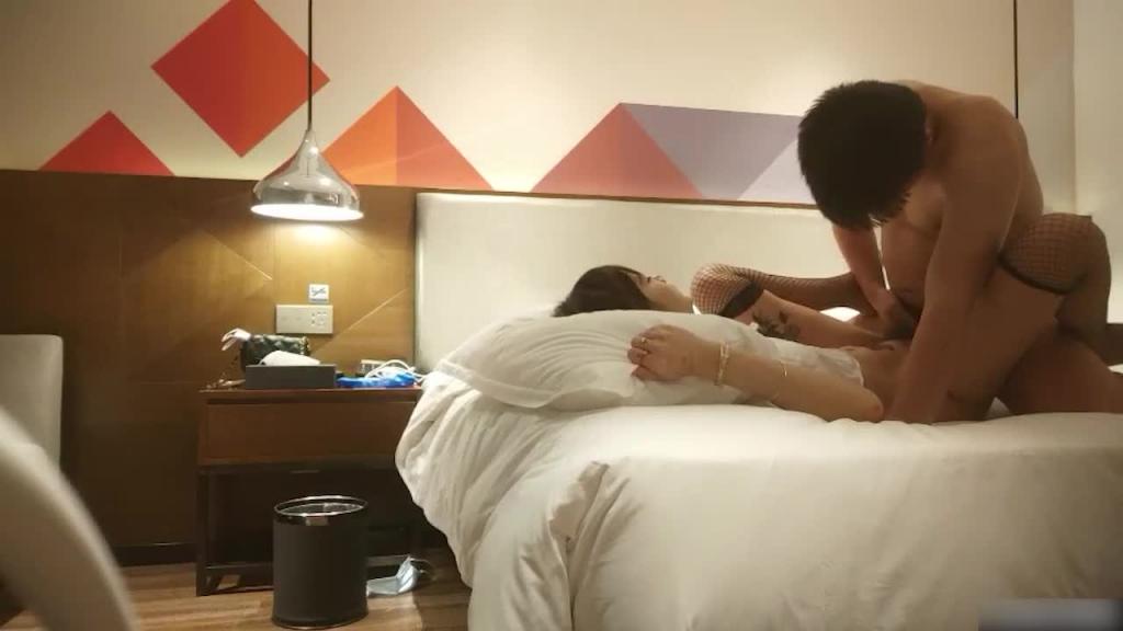 19岁嫩妹,小萝莉娇俏可人,粉嘟嘟惹人爱,换上JK网袜,诱惑勾人太刺激 预览截图 8