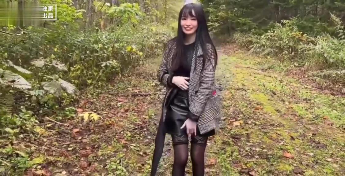 《户外剧情野战精选》冬天来到风景优美的小树林进行甜蜜野战配的上这良辰美景 预览截图 1