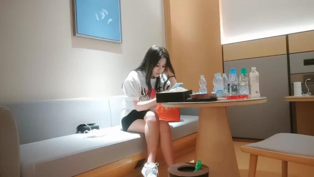 精选曝光长相甜美妹子一线天粉穴后入爆插淫荡享受表情呻吟 预览截图 1