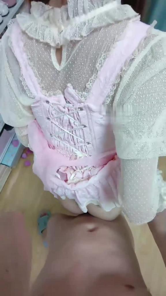 iPhone15手机诱奸双马尾洛丽塔小表妹,内射,KTV灌醉表妹,对着表妹偷偷撸管被发现。 预览截图 3