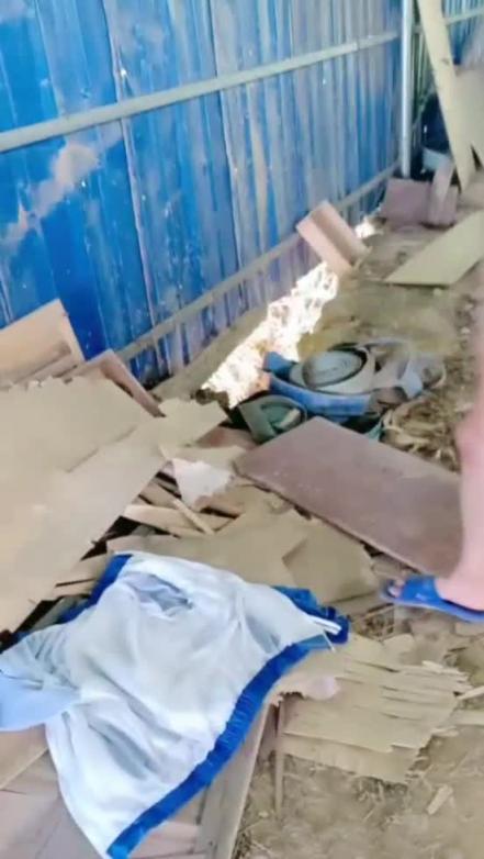 《哥哥乱伦学生堂妹》被哥哥威胁做爱,堂妹全程不敢出声 预览截图 11