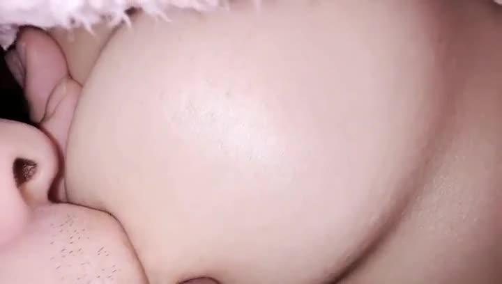 姐弟乱伦钻进亲姐被窝把姐姐操无奈了傻逼你看片看傻了吧我是你姐 预览截图 6