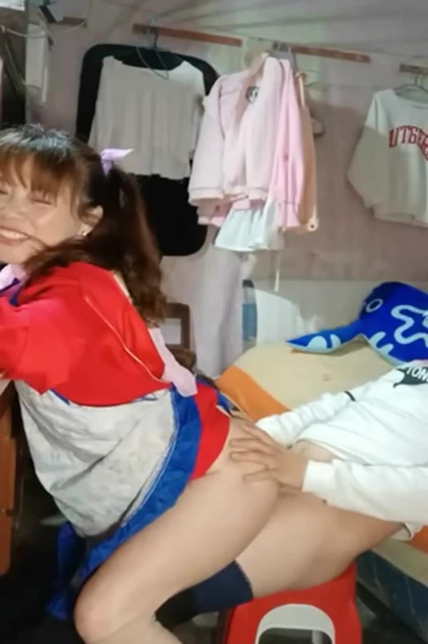 极品轻熟女 小伙子在小厨房内偷艹农村老寡妇，老寡妇很开心 预览截图 12